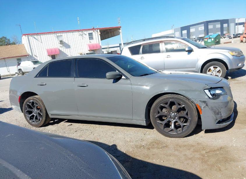 Photo 13 of 2019 Chrysler 300 300S (VIN 2C3CCABGXKH515448)