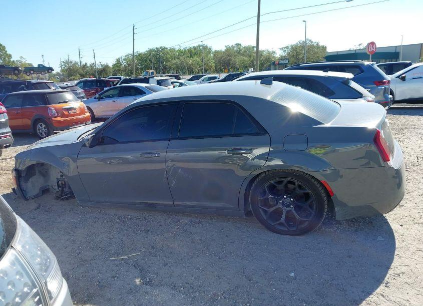 Photo 14 of 2019 Chrysler 300 300S (VIN 2C3CCABGXKH515448)