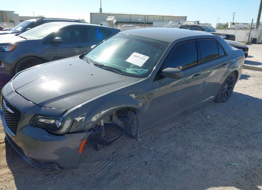 Photo 2 of 2019 Chrysler 300 300S (VIN 2C3CCABGXKH515448)