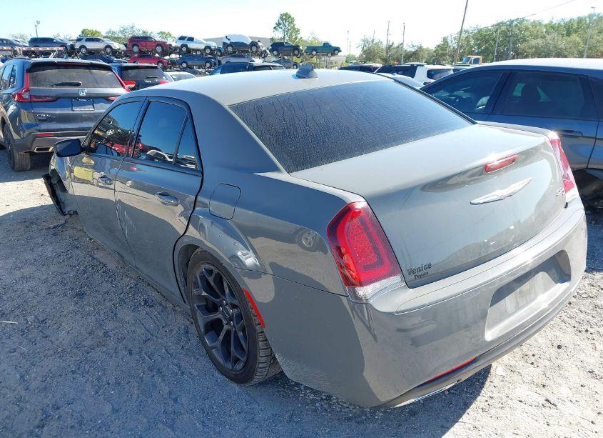 Photo 3 of 2019 Chrysler 300 300S (VIN 2C3CCABGXKH515448)