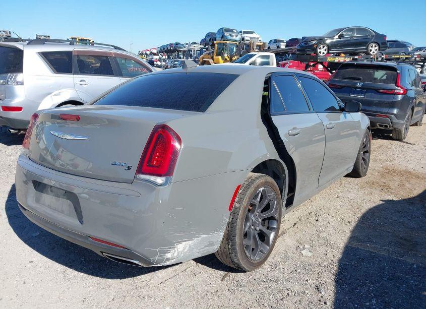 Photo 4 of 2019 Chrysler 300 300S (VIN 2C3CCABGXKH515448)