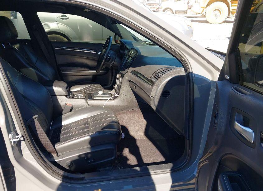 Photo 5 of 2019 Chrysler 300 300S (VIN 2C3CCABGXKH515448)