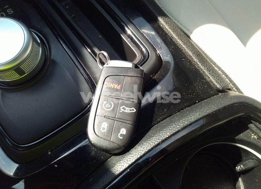 Photo 11 of 2020 Chrysler 300 300S (VIN 2C3CCABGXLH103516)