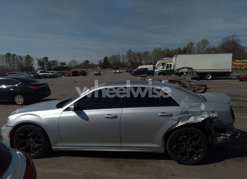 Photo 15 of 2020 Chrysler 300 300S (VIN 2C3CCABGXLH103516)