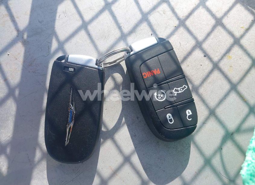 Photo 11 of 2020 Chrysler 300 300S (VIN 2C3CCABT0LH180828)