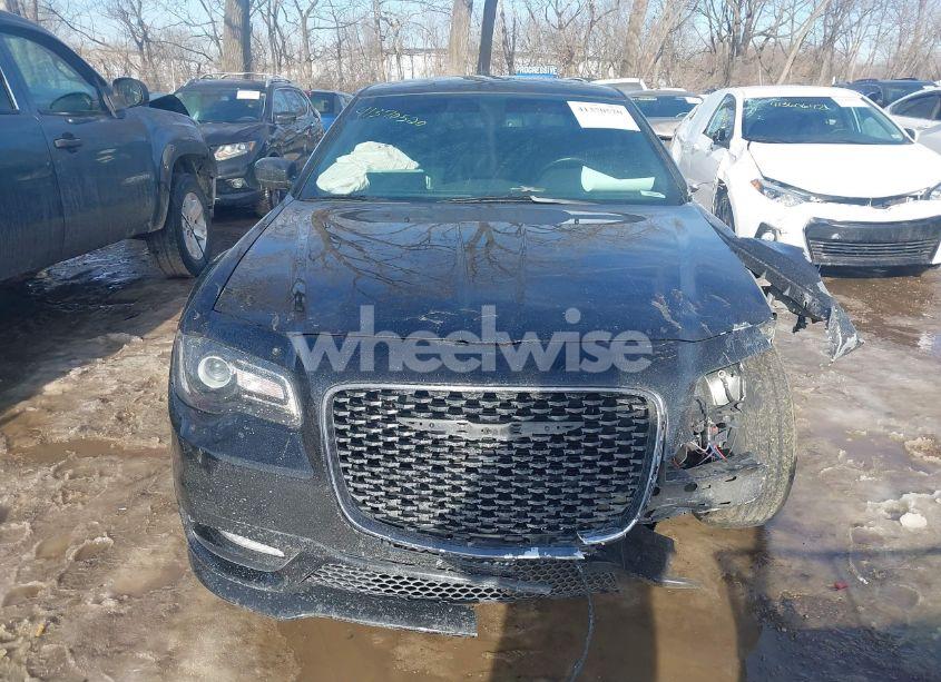 Photo 12 of 2020 Chrysler 300 300S (VIN 2C3CCABT0LH180828)