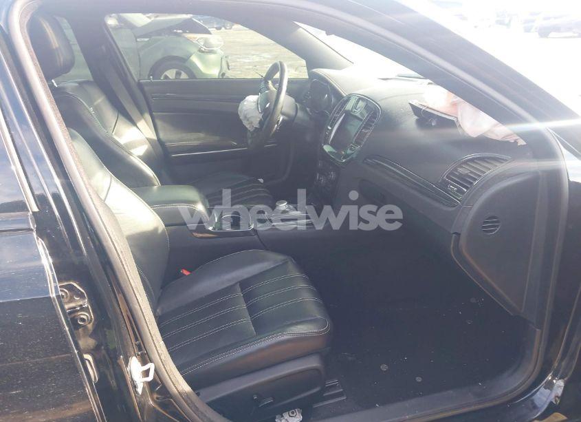 Photo 5 of 2020 Chrysler 300 300S (VIN 2C3CCABT0LH180828)