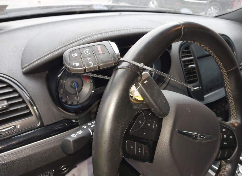 Photo 11 of 2019 Chrysler 300 300S (VIN 2C3CCABT2KH614097)