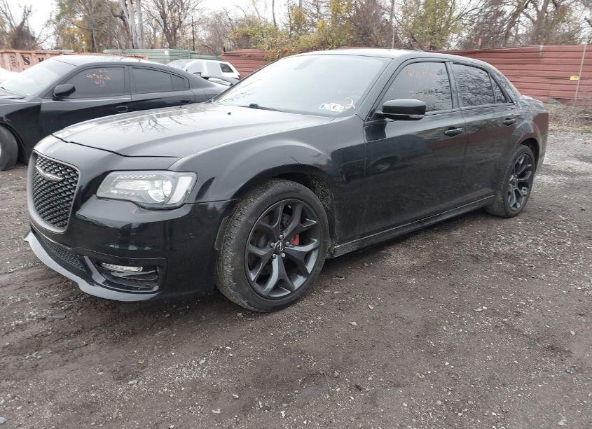 Photo 2 of 2019 Chrysler 300 300S (VIN 2C3CCABT2KH614097)