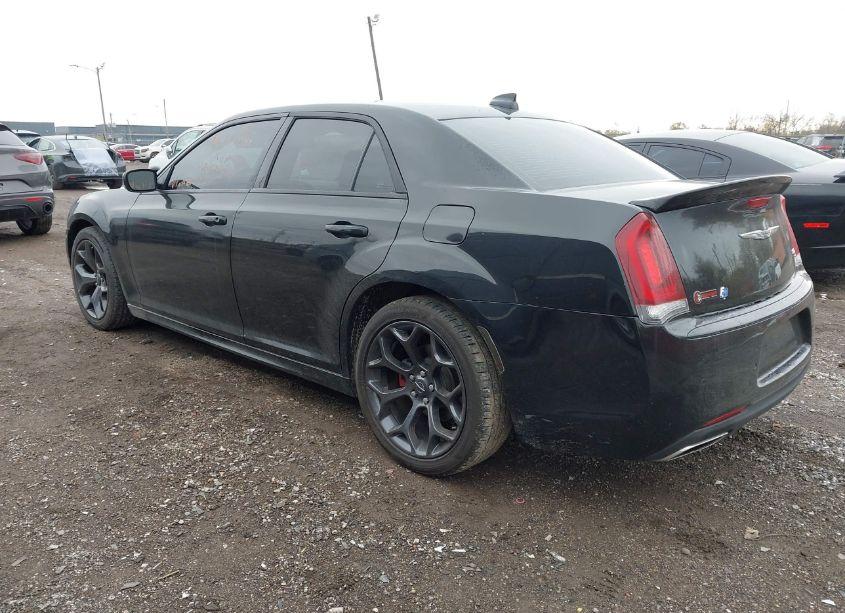 Photo 3 of 2019 Chrysler 300 300S (VIN 2C3CCABT2KH614097)