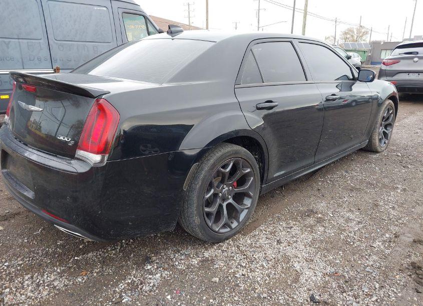 Photo 4 of 2019 Chrysler 300 300S (VIN 2C3CCABT2KH614097)