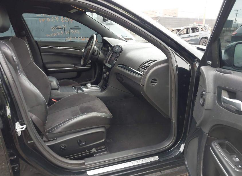 Photo 5 of 2019 Chrysler 300 300S (VIN 2C3CCABT2KH614097)