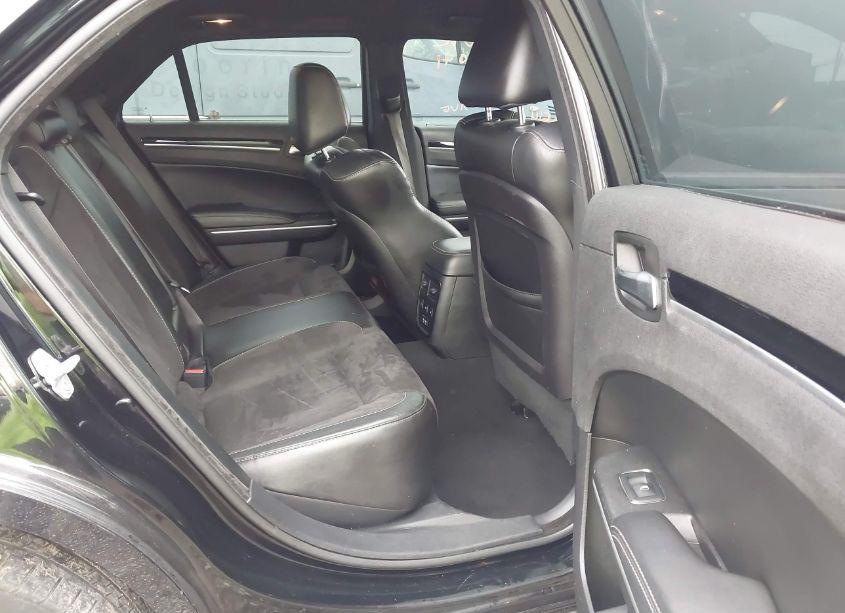 Photo 8 of 2019 Chrysler 300 300S (VIN 2C3CCABT2KH614097)