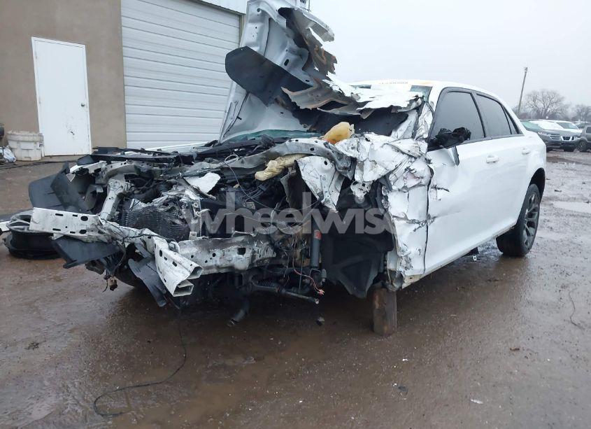 Photo 2 of 2015 Chrysler 300 300S (VIN 2C3CCABT4FH803307)