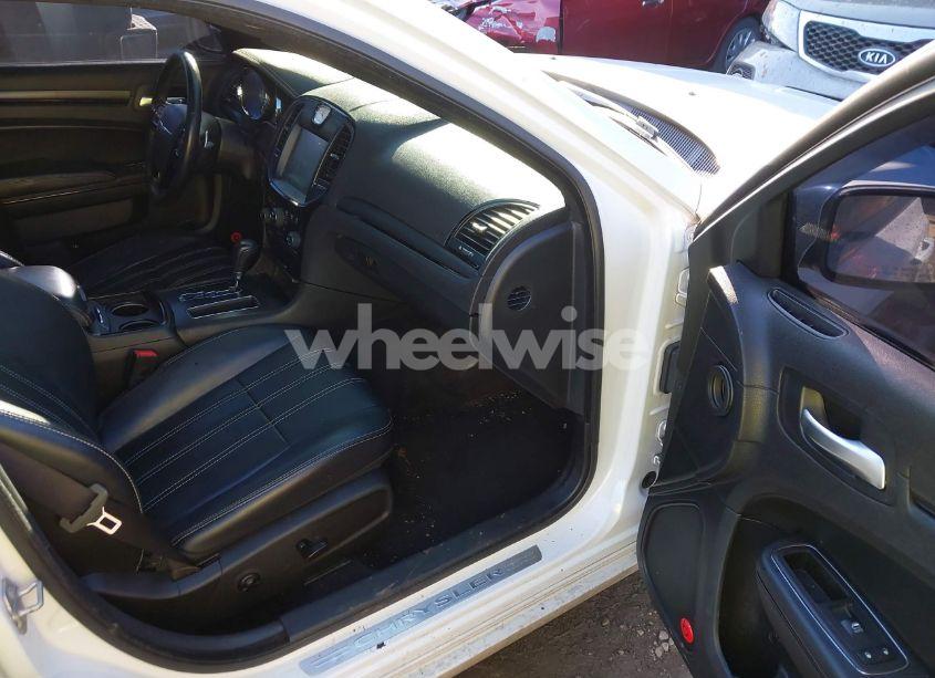 Photo 5 of 2014 Chrysler 300 (VIN 2C3CCABT6EH256829)