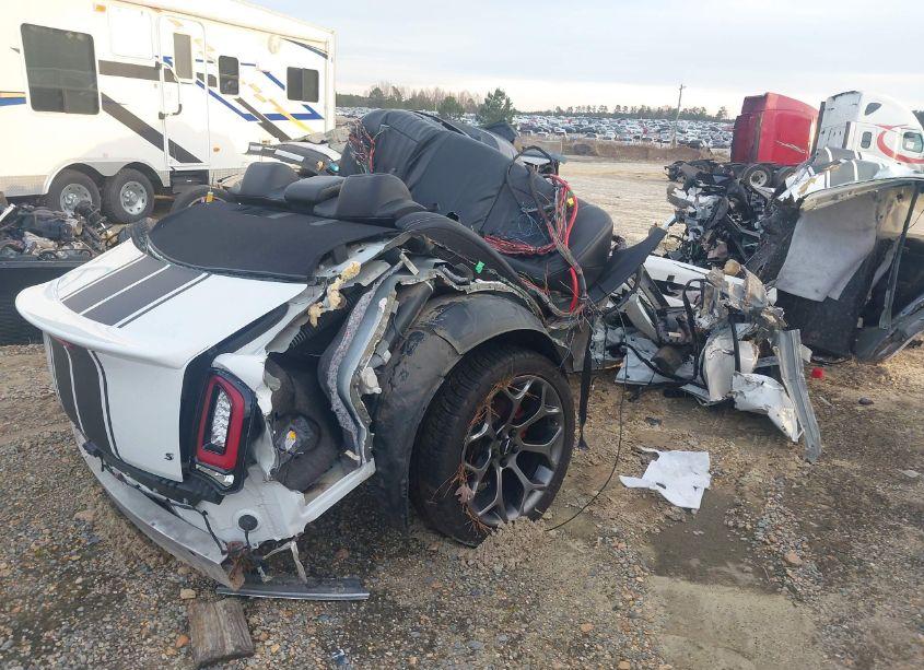 Photo 4 of 2015 Chrysler 300 300S (VIN 2C3CCABT7FH743412)