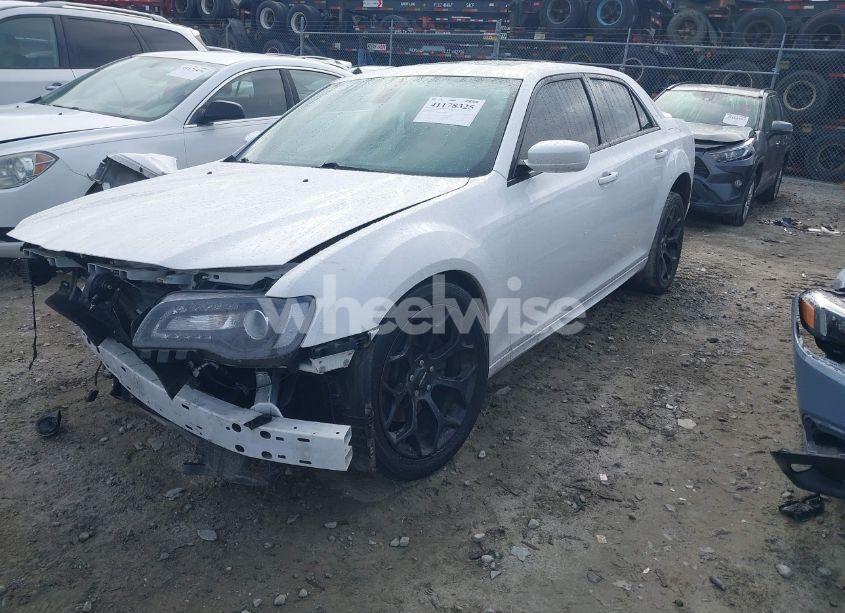 Photo 2 of 2020 Chrysler 300 300S (VIN 2C3CCABT7LH145901)