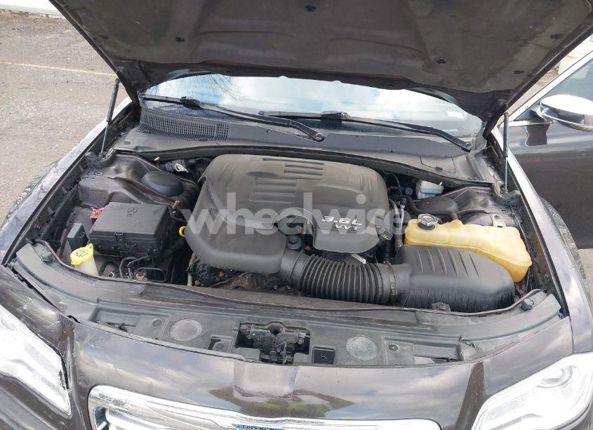 Photo 10 of 2012 Chrysler 300 LIMITED (VIN 2C3CCACG7CH152882)