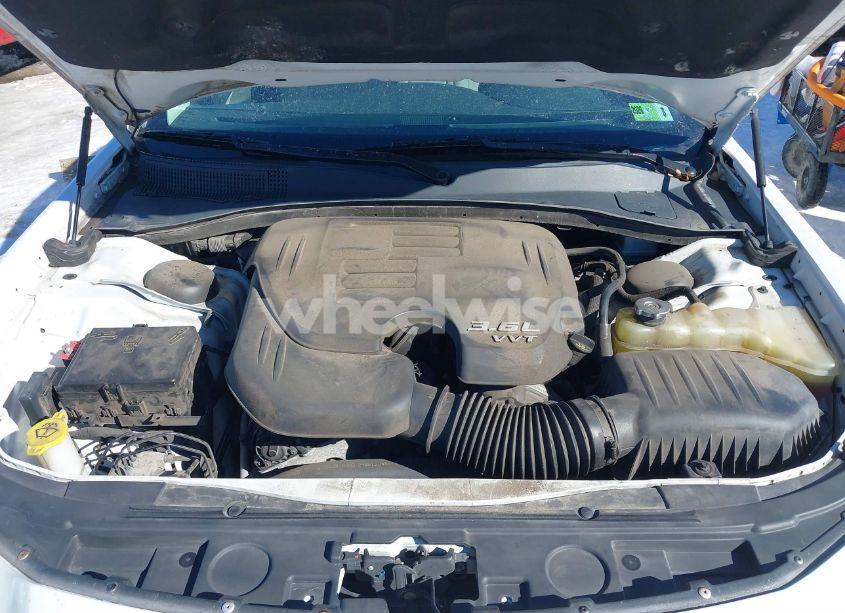 Photo 10 of 2016 Chrysler 300c (VIN 2C3CCAEG3GH225393)