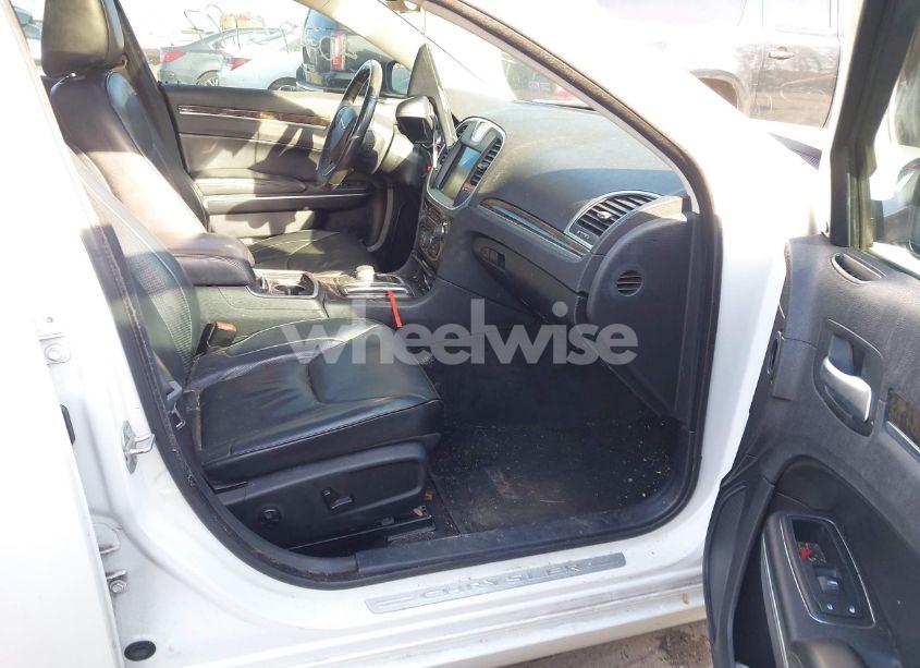 Photo 5 of 2016 Chrysler 300c (VIN 2C3CCAEG4GH106056)