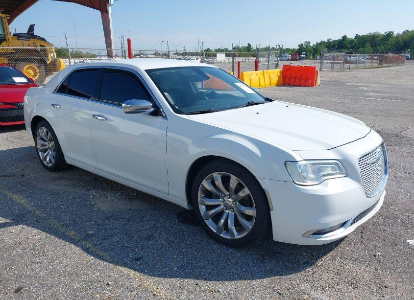 2019 Chrysler 300 LIMITED (VIN 2C3CCAEG4KH528496) main photo
