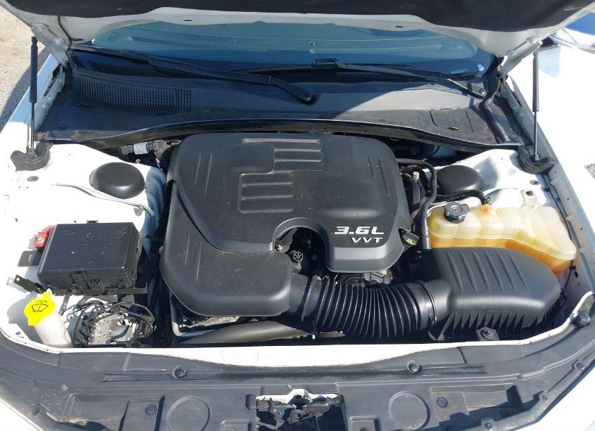 Photo 10 of 2019 Chrysler 300 LIMITED (VIN 2C3CCAEG4KH528496)