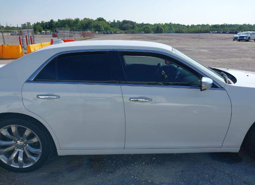 Photo 13 of 2019 Chrysler 300 LIMITED (VIN 2C3CCAEG4KH528496)