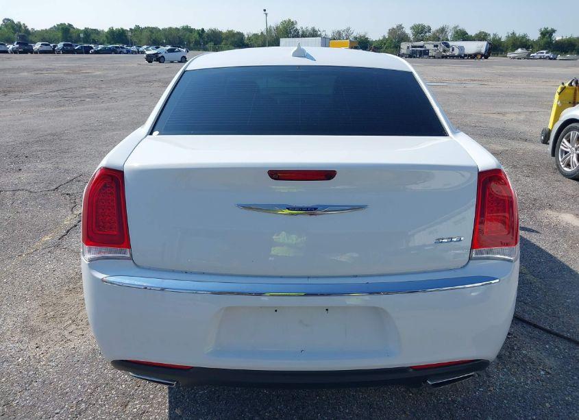 Photo 16 of 2019 Chrysler 300 LIMITED (VIN 2C3CCAEG4KH528496)