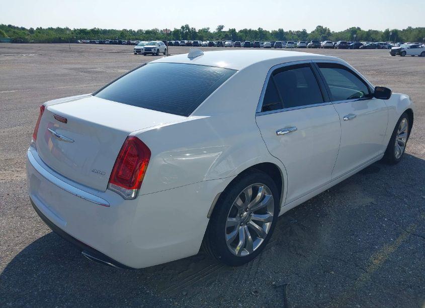 Photo 4 of 2019 Chrysler 300 LIMITED (VIN 2C3CCAEG4KH528496)