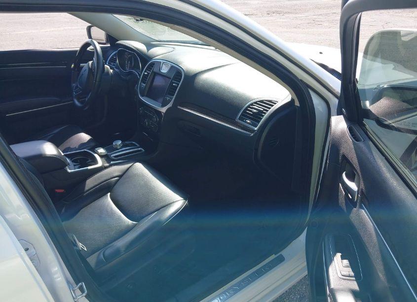 Photo 5 of 2019 Chrysler 300 LIMITED (VIN 2C3CCAEG4KH528496)