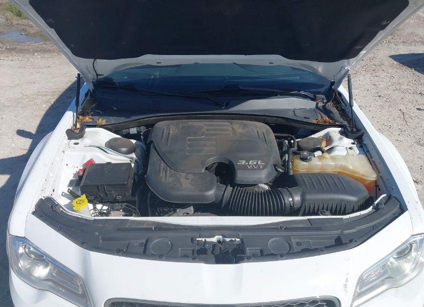 Photo 10 of 2018 Chrysler 300 LIMITED (VIN 2C3CCAEG5JH275249)