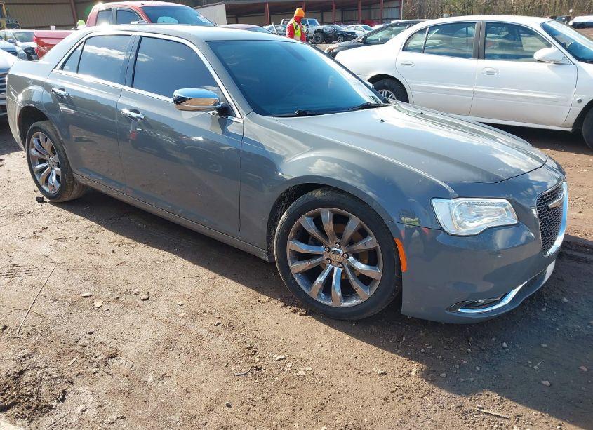 2019 Chrysler 300 LIMITED (VIN 2C3CCAEG5KH697930) main photo