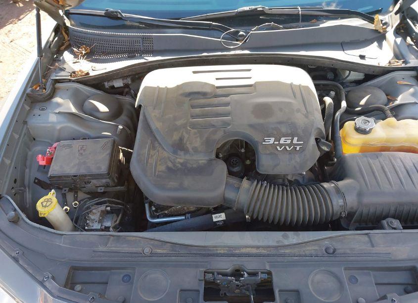 Photo 10 of 2019 Chrysler 300 LIMITED (VIN 2C3CCAEG5KH697930)