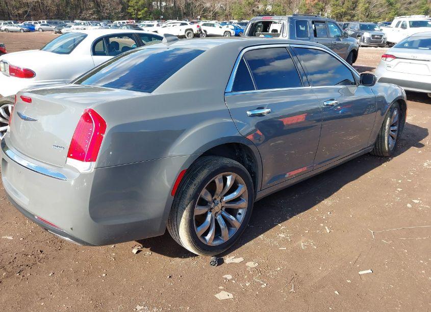Photo 4 of 2019 Chrysler 300 LIMITED (VIN 2C3CCAEG5KH697930)