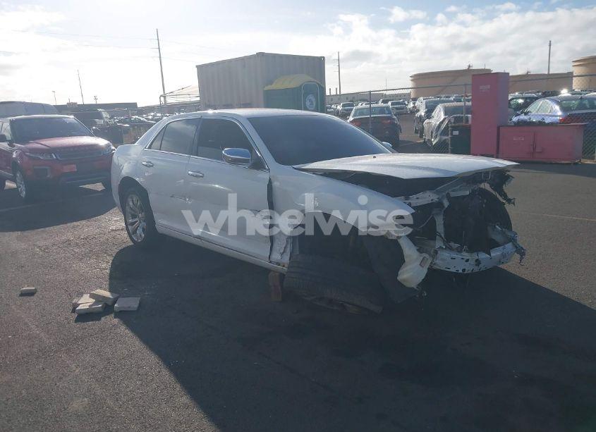 2019 Chrysler 300 LIMITED (VIN 2C3CCAEG7KH697864) main photo