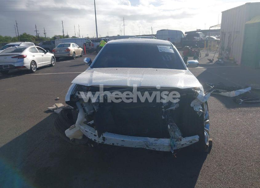 Photo 12 of 2019 Chrysler 300 LIMITED (VIN 2C3CCAEG7KH697864)