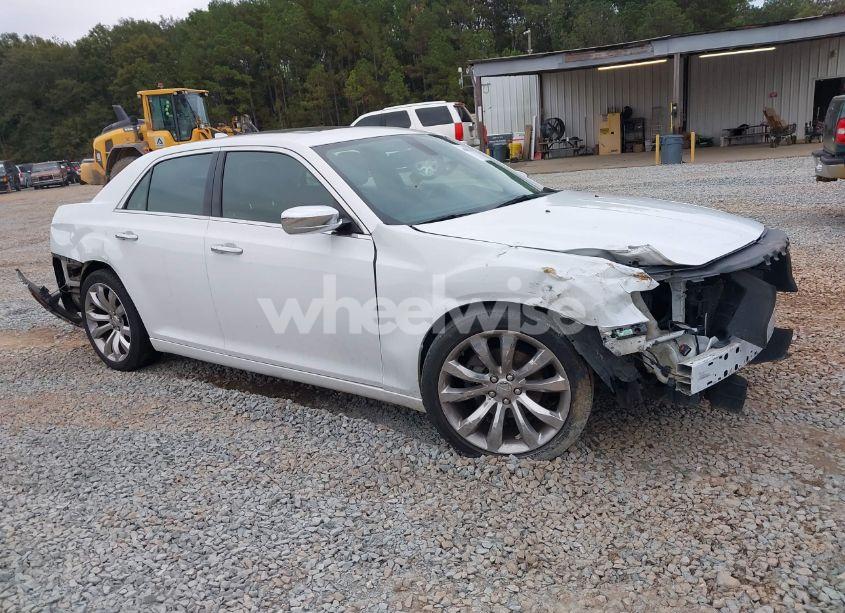 2019 Chrysler 300 LIMITED (VIN 2C3CCAEG9KH555743) main photo
