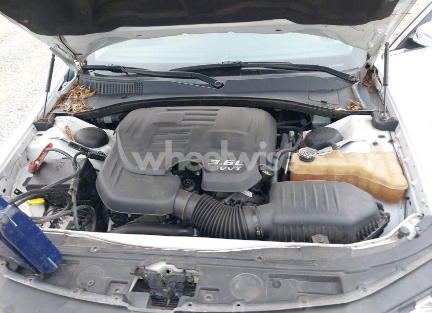 Photo 10 of 2019 Chrysler 300 LIMITED (VIN 2C3CCAEG9KH555743)