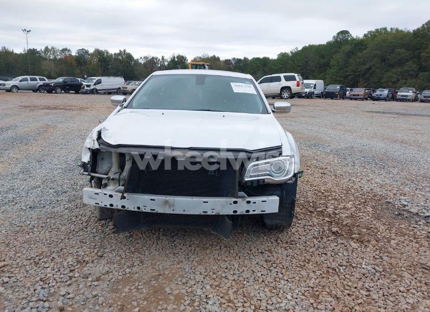 Photo 13 of 2019 Chrysler 300 LIMITED (VIN 2C3CCAEG9KH555743)