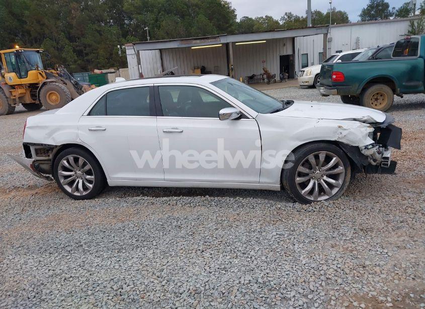 Photo 14 of 2019 Chrysler 300 LIMITED (VIN 2C3CCAEG9KH555743)