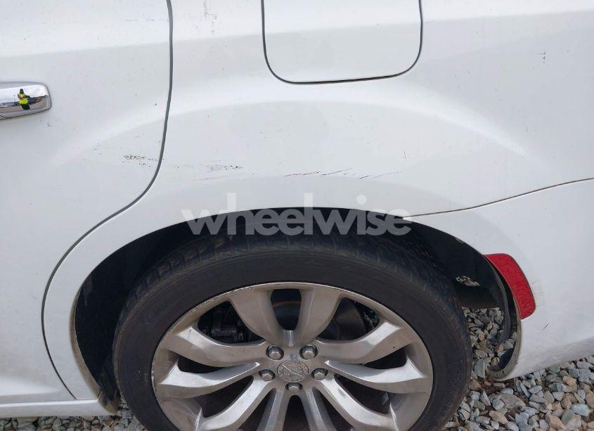 Photo 18 of 2019 Chrysler 300 LIMITED (VIN 2C3CCAEG9KH555743)