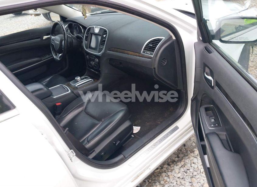 Photo 5 of 2019 Chrysler 300 LIMITED (VIN 2C3CCAEG9KH555743)