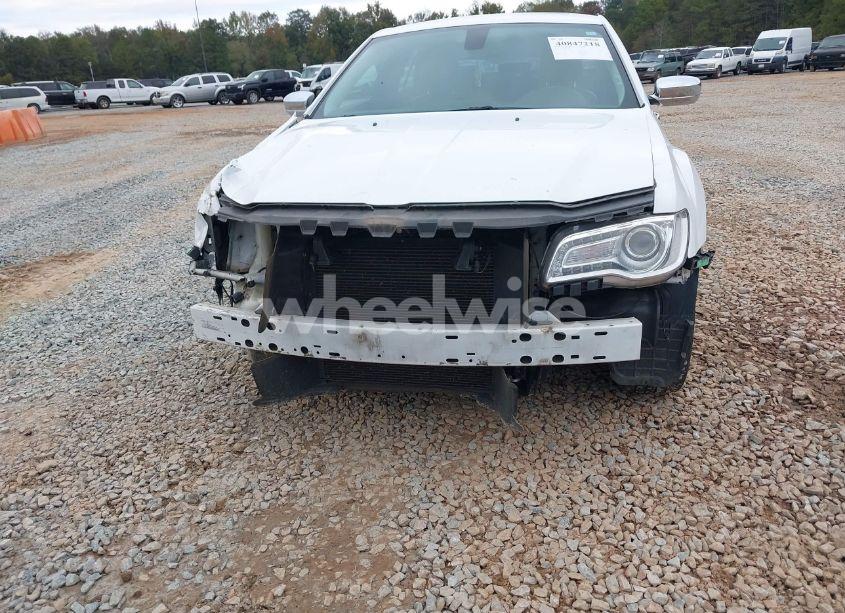 Photo 6 of 2019 Chrysler 300 LIMITED (VIN 2C3CCAEG9KH555743)