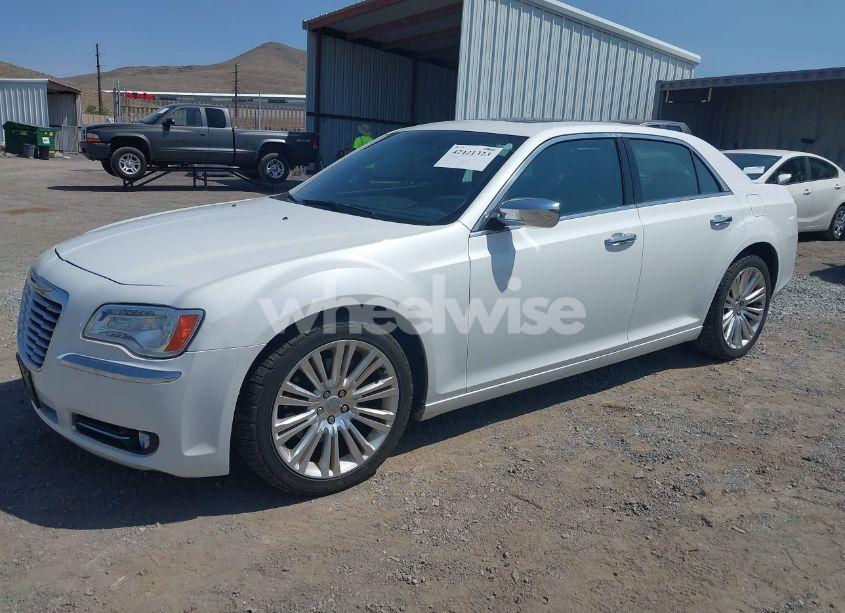 Photo 2 of 2013 Chrysler 300c (VIN 2C3CCAET1DH507346)