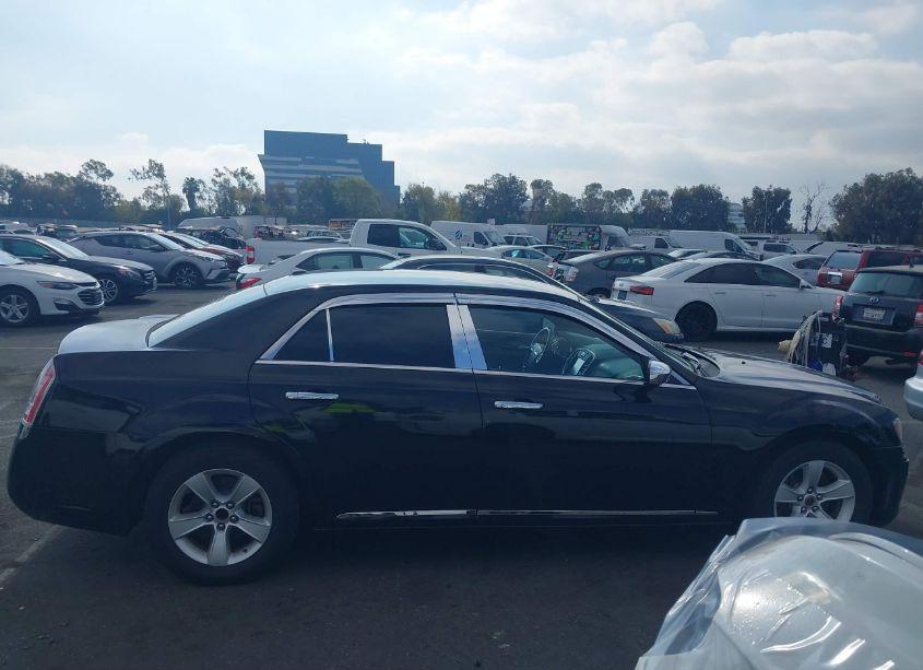 Photo 13 of 2013 Chrysler 300c (VIN 2C3CCAET1DH574951)