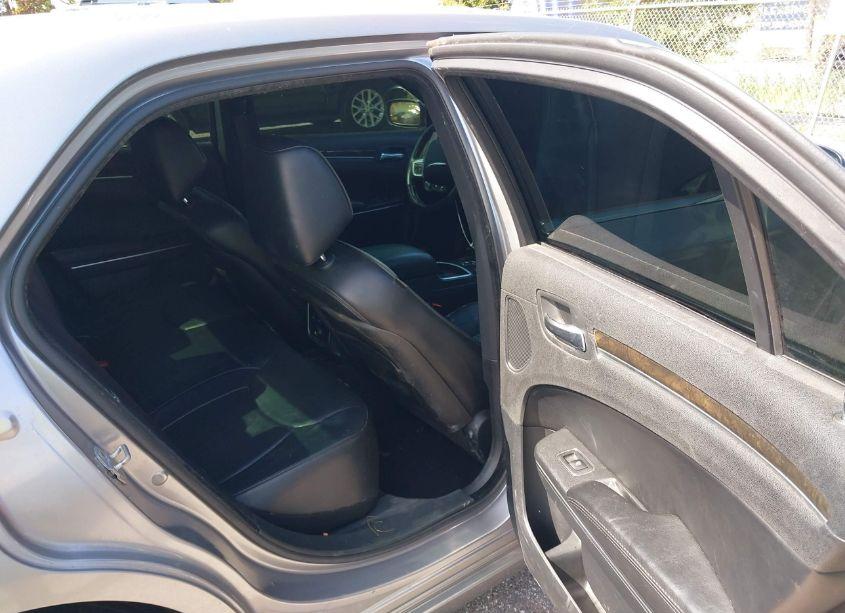 Photo 8 of 2013 Chrysler 300c (VIN 2C3CCAET2DH707975)