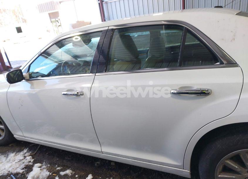 Photo 15 of 2013 Chrysler 300c (VIN 2C3CCAET9DH564412)