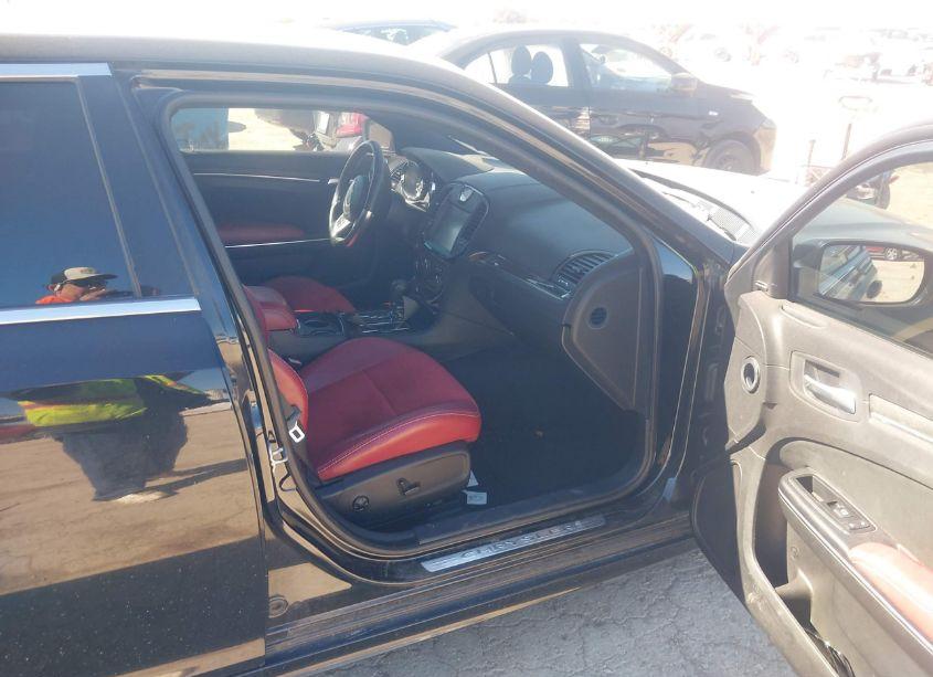 Photo 5 of 2012 Chrysler 300 SRT8 (VIN 2C3CCAFJ9CH800116)