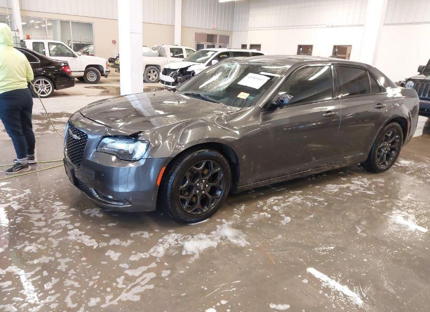 Photo 2 of 2019 Chrysler 300 300S AWD (VIN 2C3CCAGG0KH634442)