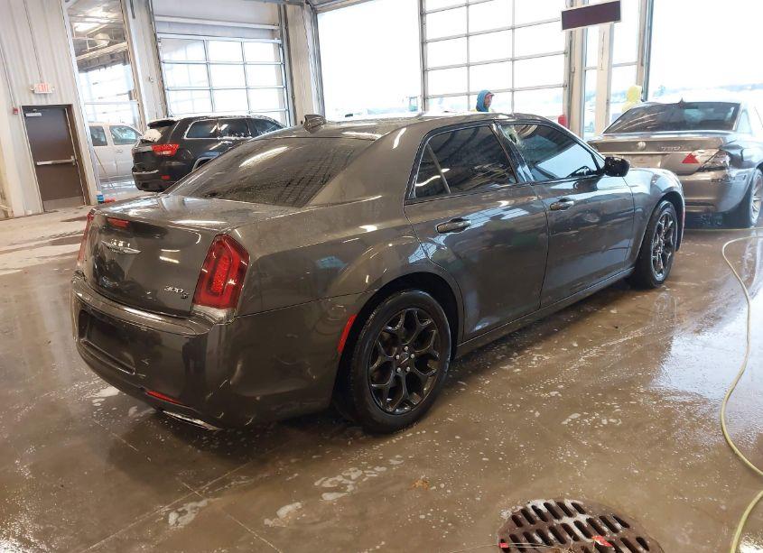 Photo 4 of 2019 Chrysler 300 300S AWD (VIN 2C3CCAGG0KH634442)